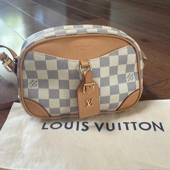 AUTHENTIC LOUIS VUITTON BAG - Picture 2 of 16